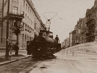 Tramvaj, perač ulica 1920-ih godina.jpg
